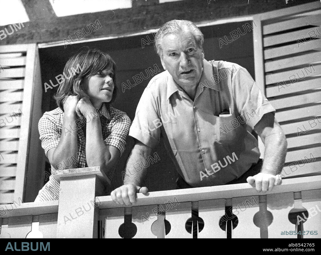 Stockholm 1976-09-21. Skådespelarna Sigge Fürst och Gunwer Bergkvist i teaterföreställningen "Vita Hästen" på Oscarsteatern. Foto: Leif Jansson / SvD / TT / kod 12014.