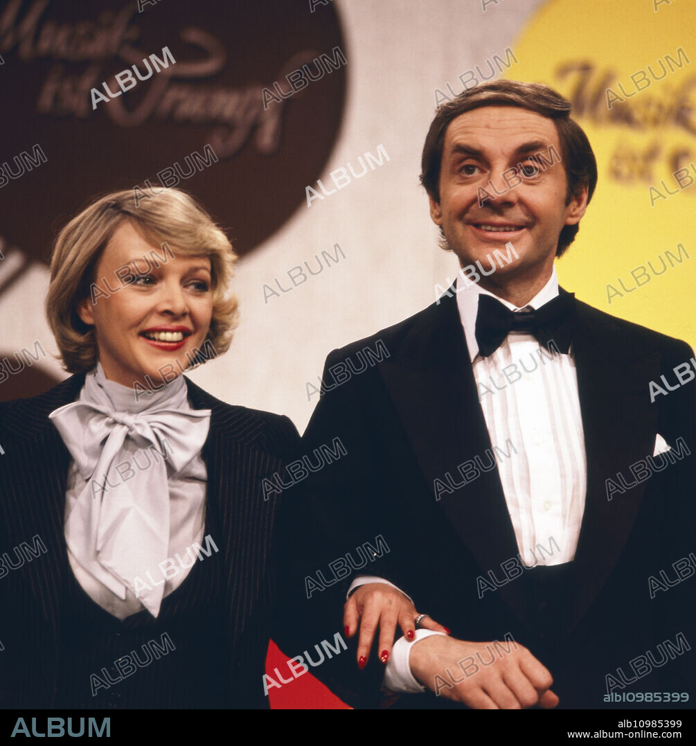 Harald Juhnke and Barbara Schöne are moderating the late-night show Musik ist Trumpfat the ZDF wishing concert, Germany 1979.
