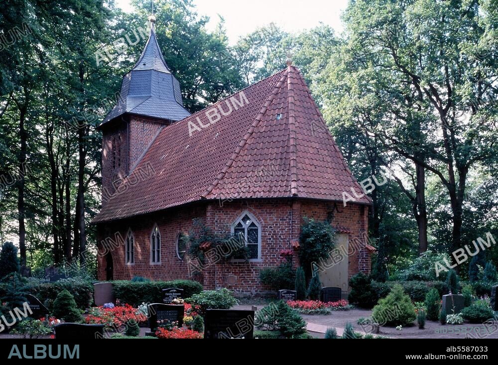 Basdahl-Oese / Kirche von Süd-Ost © Lisa Hammel 6 × 9 cm.