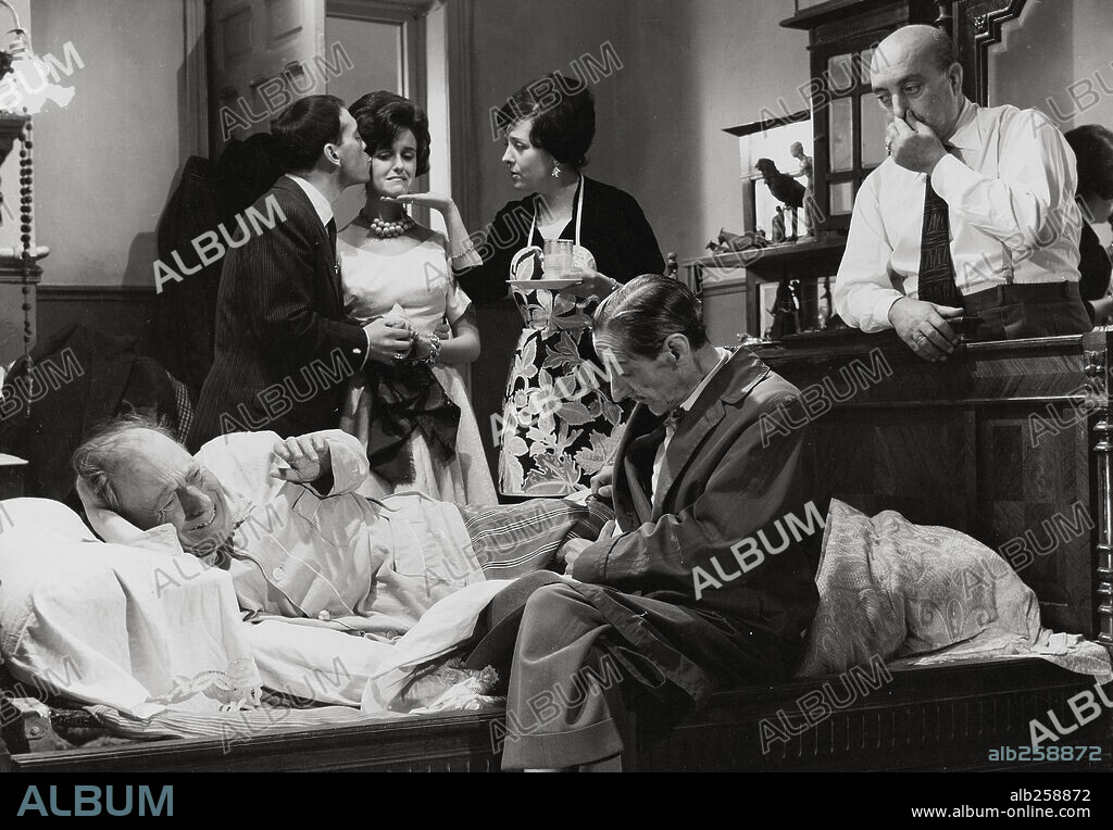CHUS LAMPREAVE, JOSE ISBERT y JOSE LUIS LOPEZ VAZQUEZ en EL COCHECITO, 1960, dirigida por MARCO FERRERI. Copyright FILMS 59.