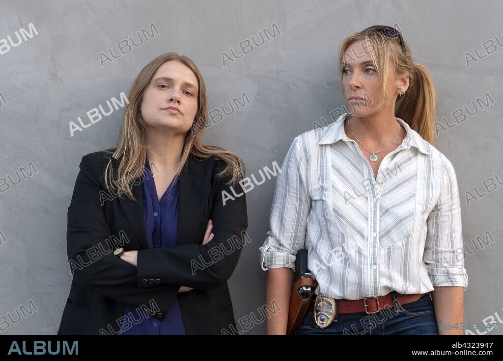 MERRITT WEVER und TONI COLLETTE in UNBELIEVABLE, 2019, unter der Regie von SUSANNAH GRANT. Copyright CBS TELEVISION.