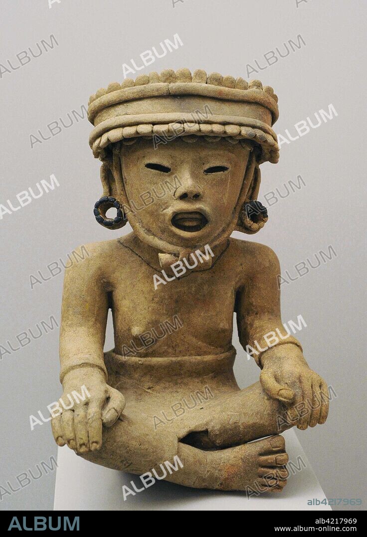 Figura humana sedente. Cerámica. Fase Remojadas. Período Clásico Medio (400-700 d. C.). México, Costa del Golfo. Museo de América. Madrid. España.