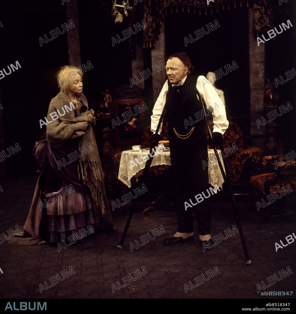 1972.. SPÖKSONATEN Ett kammarspel av August Strindberg i regi av Johan Bergenstråhle Sänt första gången 1972-10-30 Kryckor persons: ULLA SJÖBLOM;ALLAN EDWALL sites: SVERIGE.