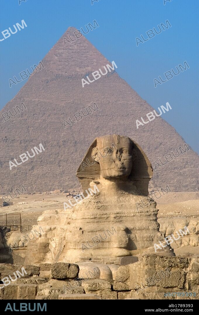 Egypt. Great Sphinx of Giza. Limestone statue with lion body and human head. Is believed that represents the Pharaoh Khafra. Built as a protective guard on the banks of the River Nile. Old Kingdom. 2500 B.C. approximately. 4th Dynasty.