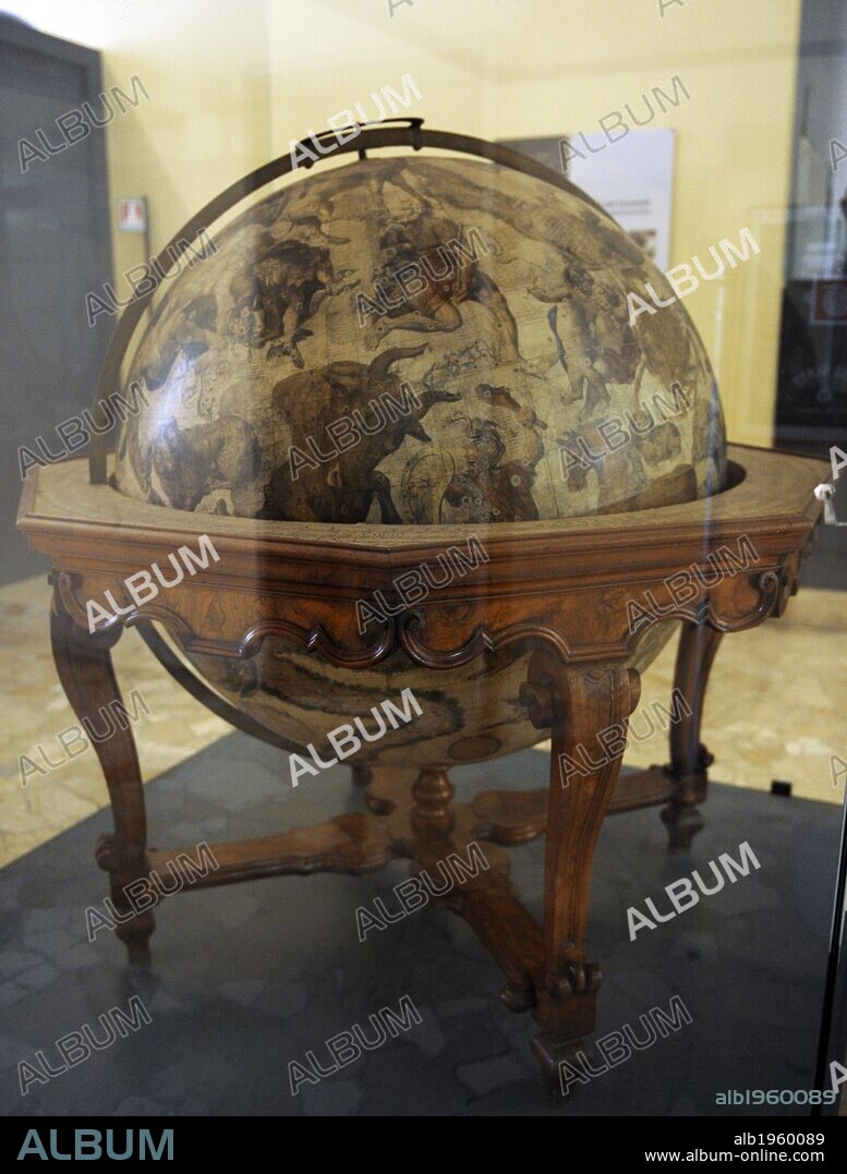 GLOBO TERRAQUEO realizado por el cartógrafo y cosmógrafo veneciano VICENZO MARIA CORENELLI (1650-1718). Museo Nacional de la Ciencia y la Tecnologia Leonardo Da Vinci. Milán. Italia.