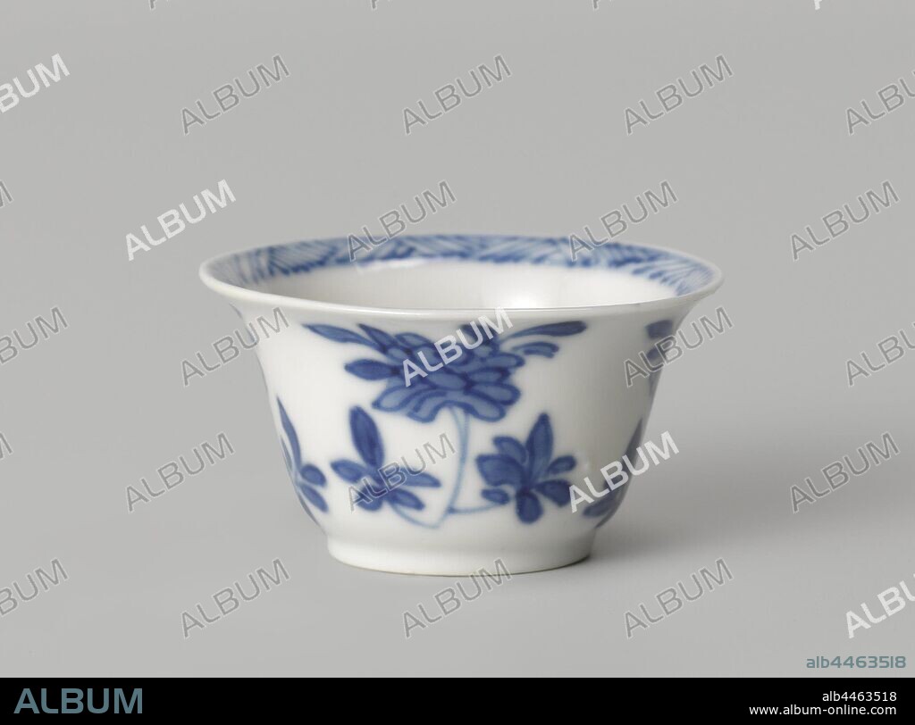 Bell-shaped cup with flower sprays, Bell-shaped porcelain cup, painted in underglaze blue. On the outside wall flower branches (peony, prunus). On the bottom a flower branch and the inner edge with hatching. Marked on the bottom with 'shou'. Blue and white flowers, ornament, anonymous, China, c. 1700 - c. 1724, Qing-dynasty (1644-1912) / Kangxi-period (1662-1722) / Yongzheng-period (1723-1735), porcelain (material), glaze, cobalt (mineral), vitrification, d 4.2 cm.