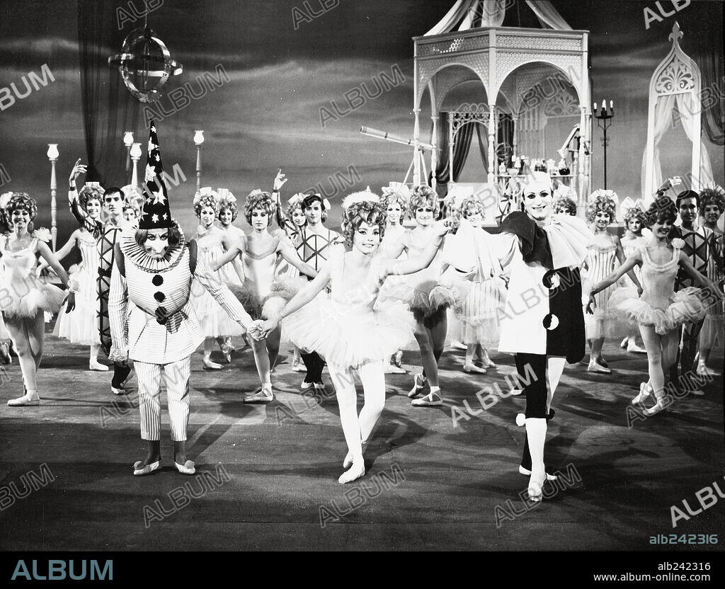 LAS GOLONDRINAS, 1968, dirigida por JUAN DE ORDUÑA. Copyright TVE.