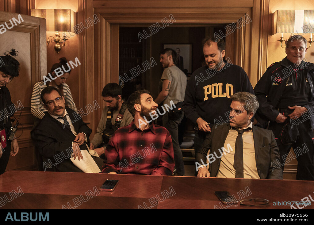DANI ROVIRA, EL LANGUI y ERNESTO SEVILLA en CUERPO ESCOMBRO, 2024, dirigida por CURRO VELAZQUEZ. Copyright MORENA FILMS / HERRANZ, DAVID.