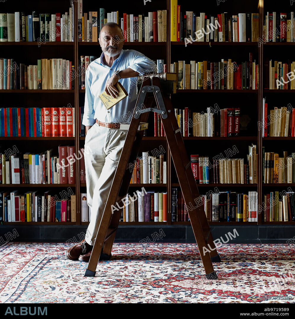 Madrid, 10/03/2017. Interview with the writer Arturo Pérez Reverte at his home. Photo: Oscar del Pozo ARCHDC.