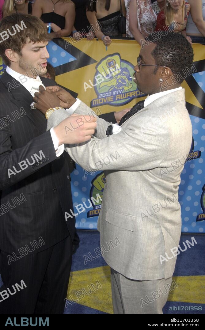 SEAN 'P. DIDDY' COMBS y ASHTON KUTCHER. ASHTON KUTCHNER (left) & SEAN P. DIDDY COMBS at the 2003 MTV Movie Awards in Los Angeles..May 31, 2003 (Credit Image: © Paul Smith/Retna USA via ZUMA Wire).