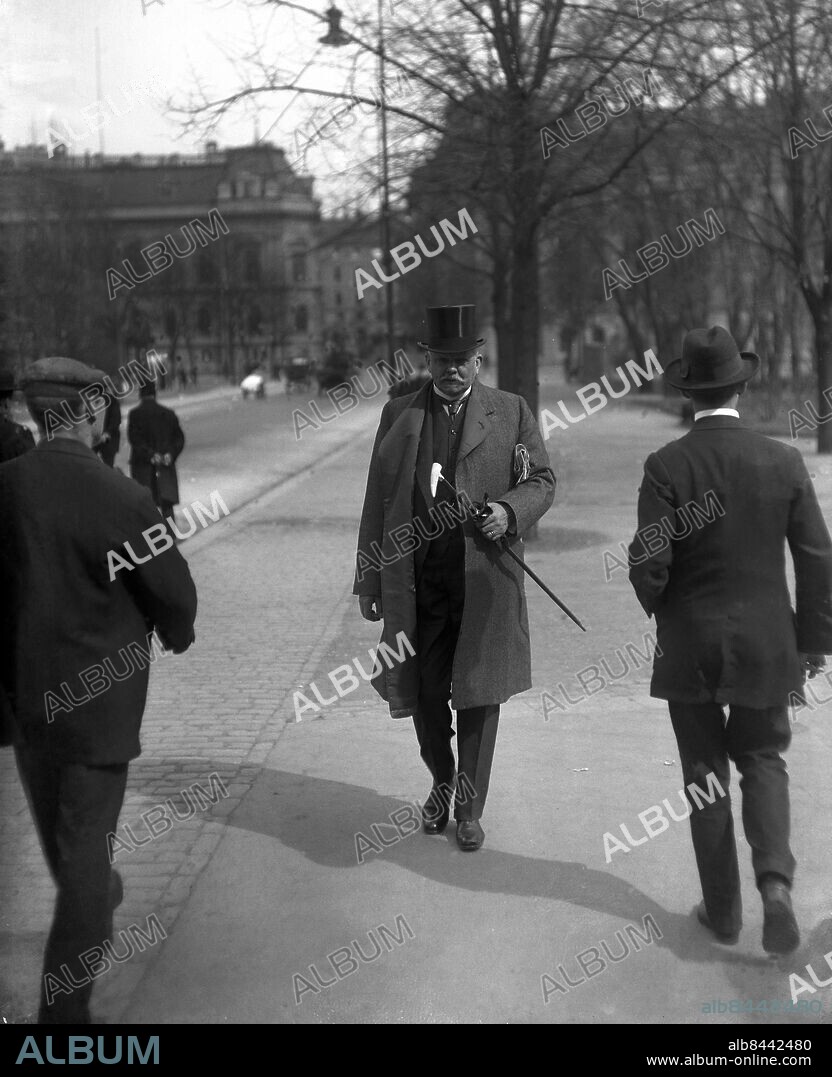 ARKIV 1912 . Sven Palme (1854-1934), vd för försäkringsbolaget Thule, riksdagsman för Liberalerna. Farfar till Olof Palme.. Sven Palme, director of an insurance company, politician. Grandfather of Olof Palme.. Foto: TT / 1900.