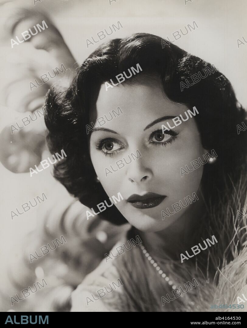 Hedy Lamarr (1914-2000), actriz cinematográfica e inventora austríaca de origen judío, naturalizada estadounidense. Inventora del Wifi.