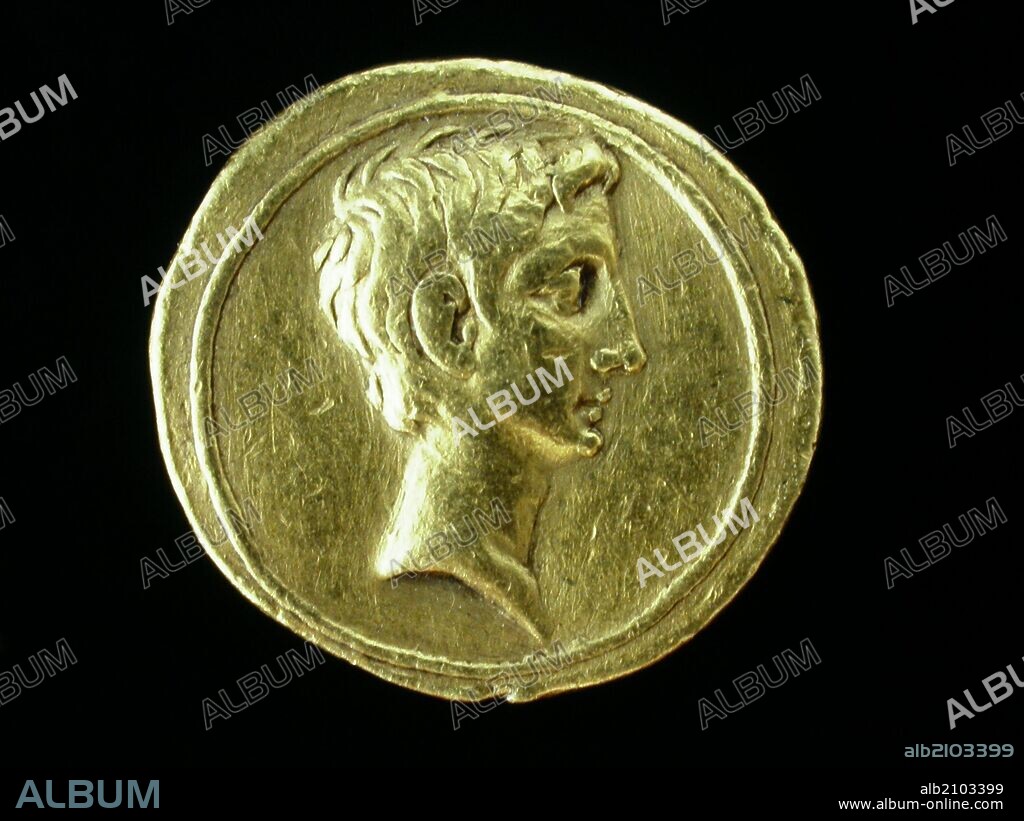 NUMISMATICA. MONEDA IMPERIO ROMANO. AUREO DE ORO, DE AUGUSTO. ANVERSO. CABEZA DESNUDA DE AUGUSTO A LA DERECHA SIN LEYENDA. 25 A.C. (DEPOSITO: MUSEO ARQUEOLOGICO NACIONAL).