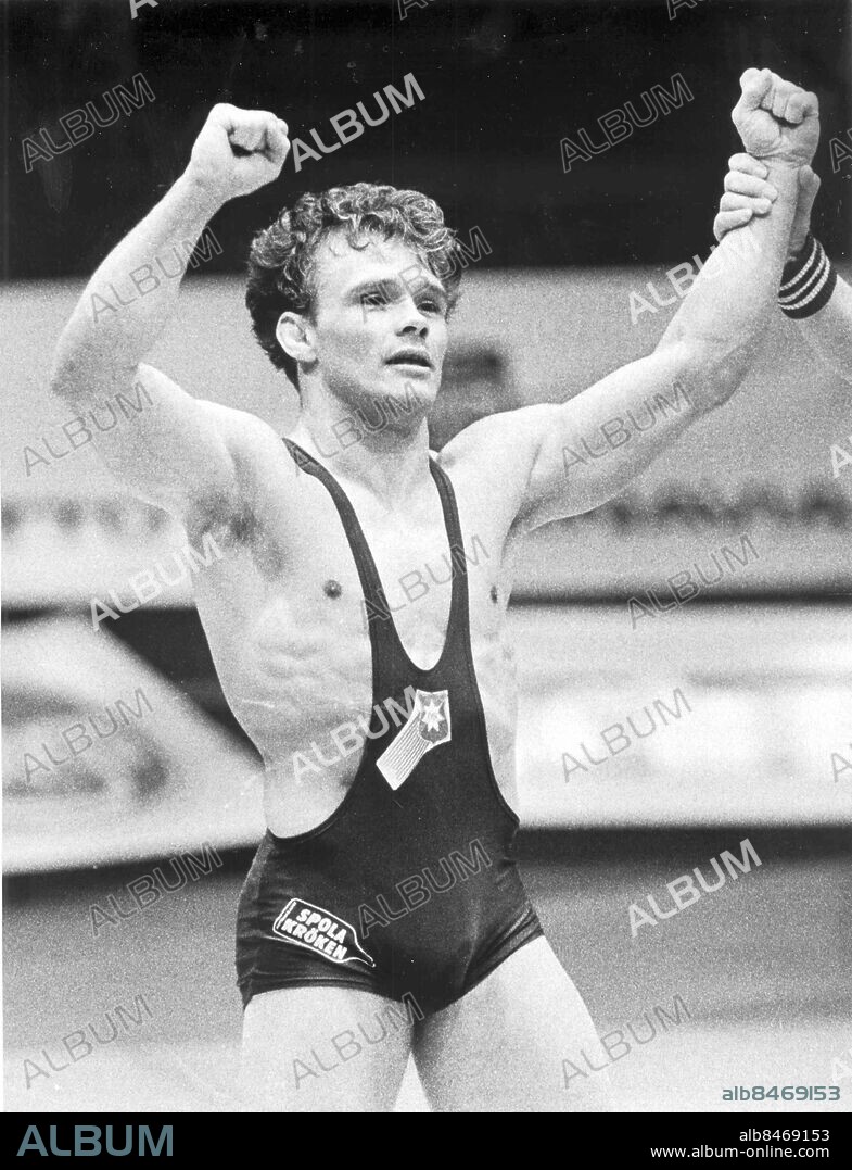 GÖTEBORG 1987-03-09.. Benni Ljungbeck, brottare, signalerar för seger. *** Local Caption *** GP Foto: Stefan Berg / Kamerareportage / TT / Kod: 2524.