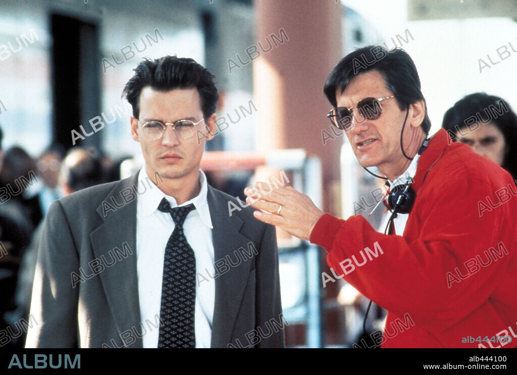 JOHN BADHAM y JOHNNY DEPP en A LA HORA SEÑALADA, 1995 (NICK OF TIME), dirigida por JOHN BADHAM. Copyright PARAMOUNT PICTURES / TALAMON, BRUCE.