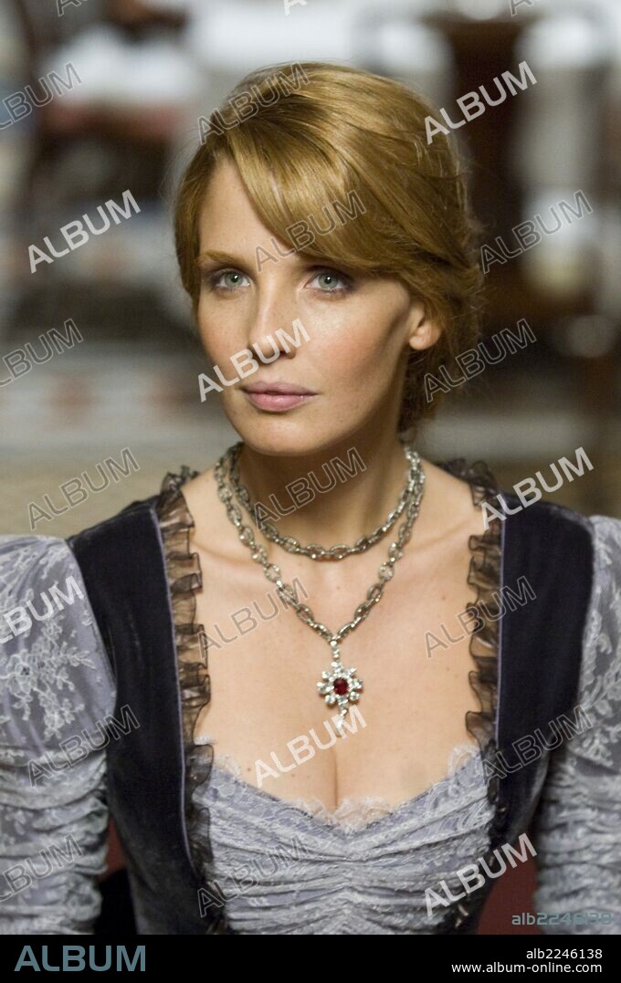 KELLY REILLY dans SHERLOCK HOLMES: A GAME OF SHADOWS, 2011, réalisé par GUY RITCHIE. Copyright WARNER BROS. PICTURES.
