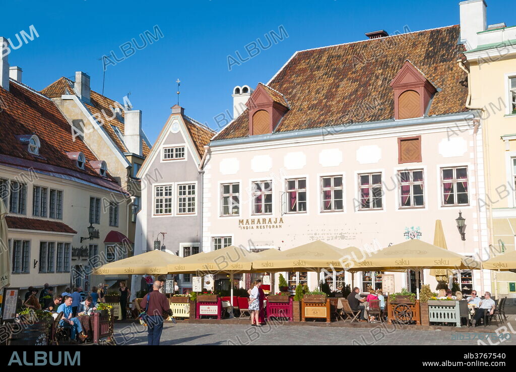 Raekoja Plats (Town Hall Square), Old Town of Tallinn, UNESCO World Heritage Site, Estonia, Baltic States, Europe.