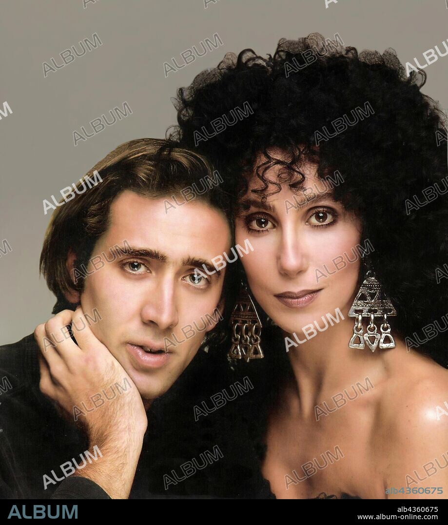 CHER y NICOLAS CAGE en HECHIZO DE LUNA, 1987 (MOONSTRUCK), dirigida por NORMAN JEWISON. Copyright M.G.M.