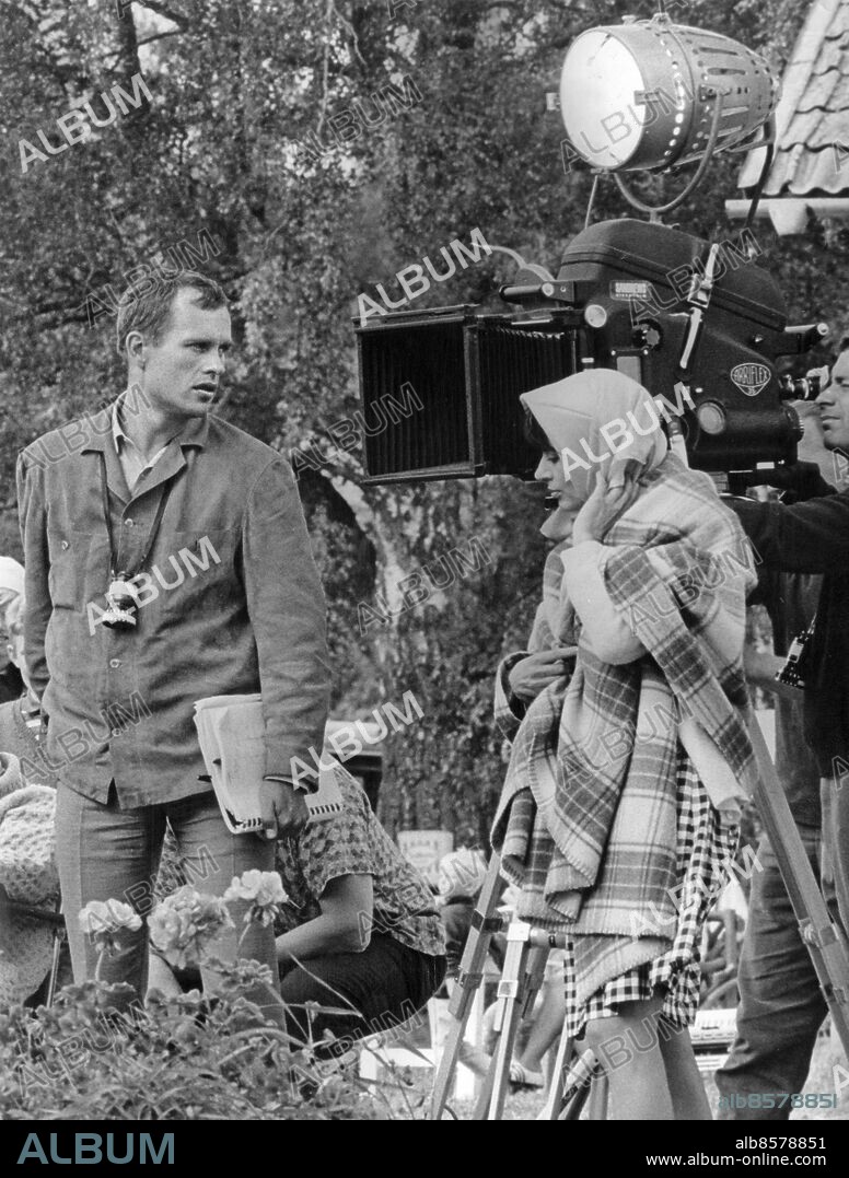 1967. Jörn Donner, regissör, och Harriet Andersson, skådespelerska, under inspelningen av dramafilmen "Tvärbalk" som hade premiär 1967-04-10. Foto: Kurt Johansson / Text & Bilder / SVT / Kod: 5600 . Mapp: Donner, Jörn. Filmkameror.