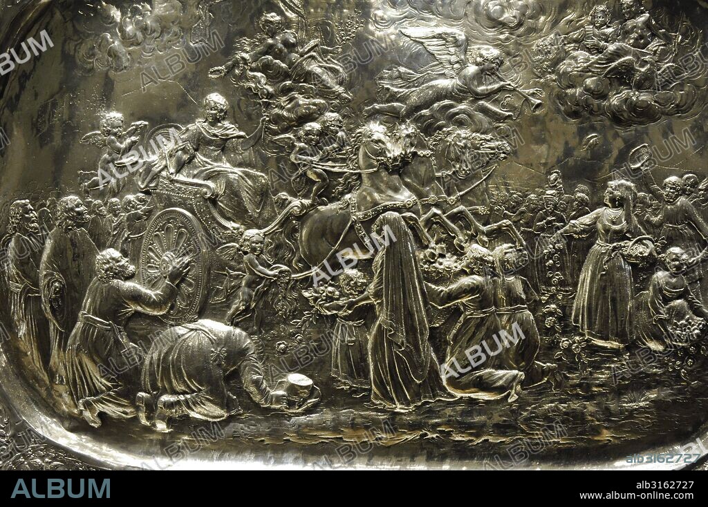 Catalina II de Rusia, llamada la Grande (1729-1796). Emperatriz de Rusia. Plato de recuerdo del Apoteosis de Catalina la Grande y Alegoria de Catalina II visitando Crimea en 1787. Plata y cobre. San Petersburgo (?), 1833 (?). Museo del Hermitage (The State Hermitage Museum). San Petersburgo. Rusia.