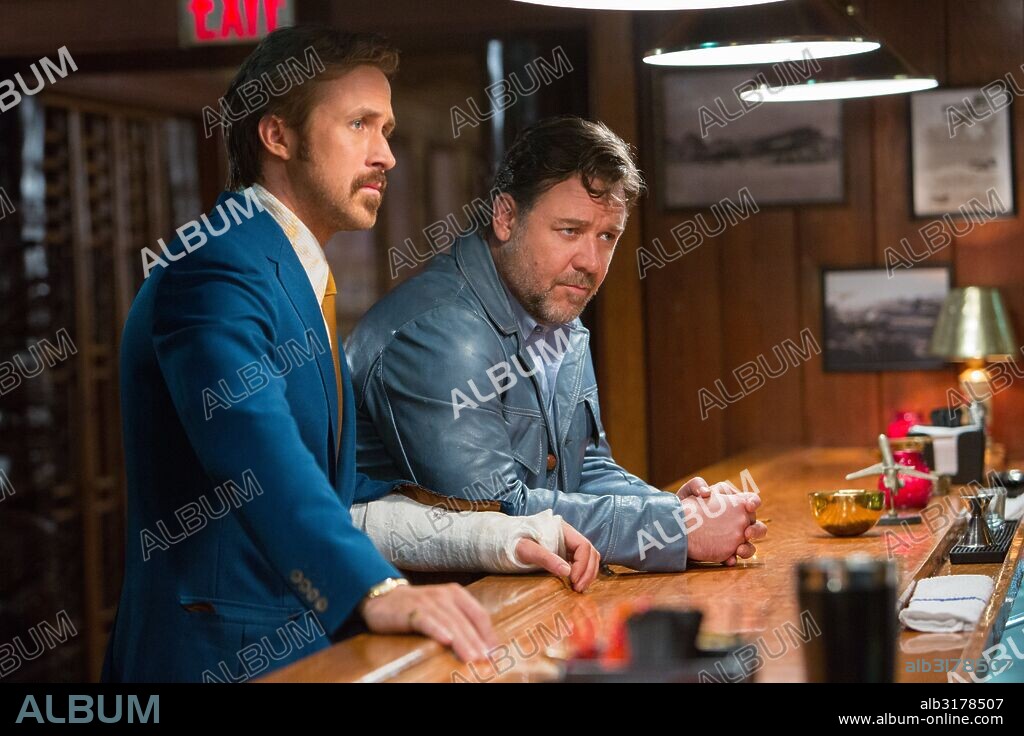 RUSSELL CROWE y RYAN GOSLING en DOS BUENOS TIPOS, 2016 (THE NICE GUYS), dirigida por SHANE BLACK. Copyright MISTY MOUNTAINS/SILVER PICTURES/WAYPOINT ENTERTAINMENT.