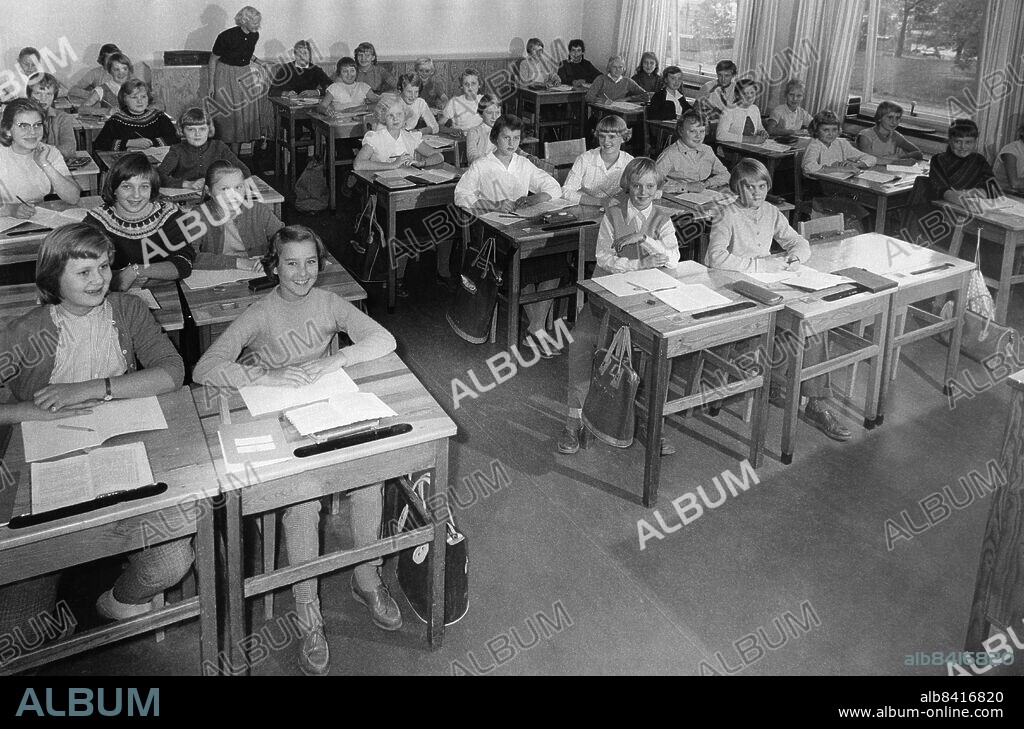 STOCKHOLM 19571005 . Klass 2 a med 39 flickor på Högre allmänna läroverket vid Bohusgatan på Södermalm.. Foto: Lo Hertzman-Ericson / DN / SCANPIX / Kod: 192 . ** SVD OUT **.