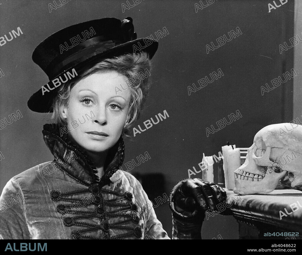 Sarah Miles (1941), British actress, in a scene from the motion picture 'Lady Caroline Lamb', 1973. Lady Caroline Lamb was best known for her tempestuous affair with the poet Byron.