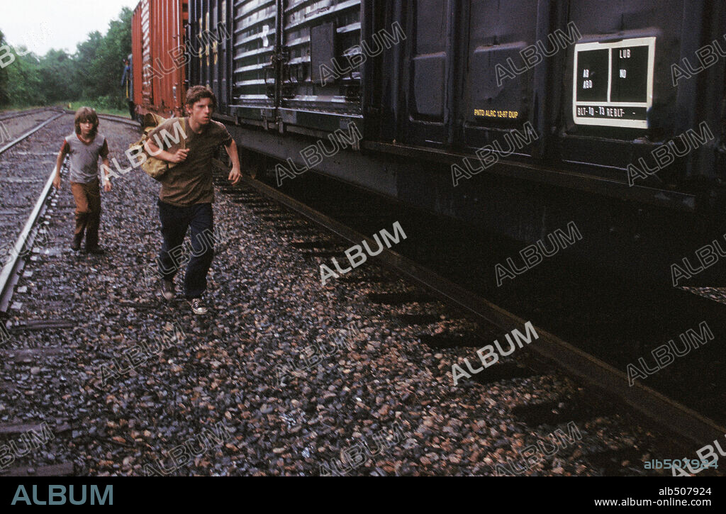 DEVON ALAN and JAMIE BELL in UNDERTOW, 2004, directed by DAVID GORDON GREEN. Copyright UNITED ARTISTS / ROBINETTE, DALE.