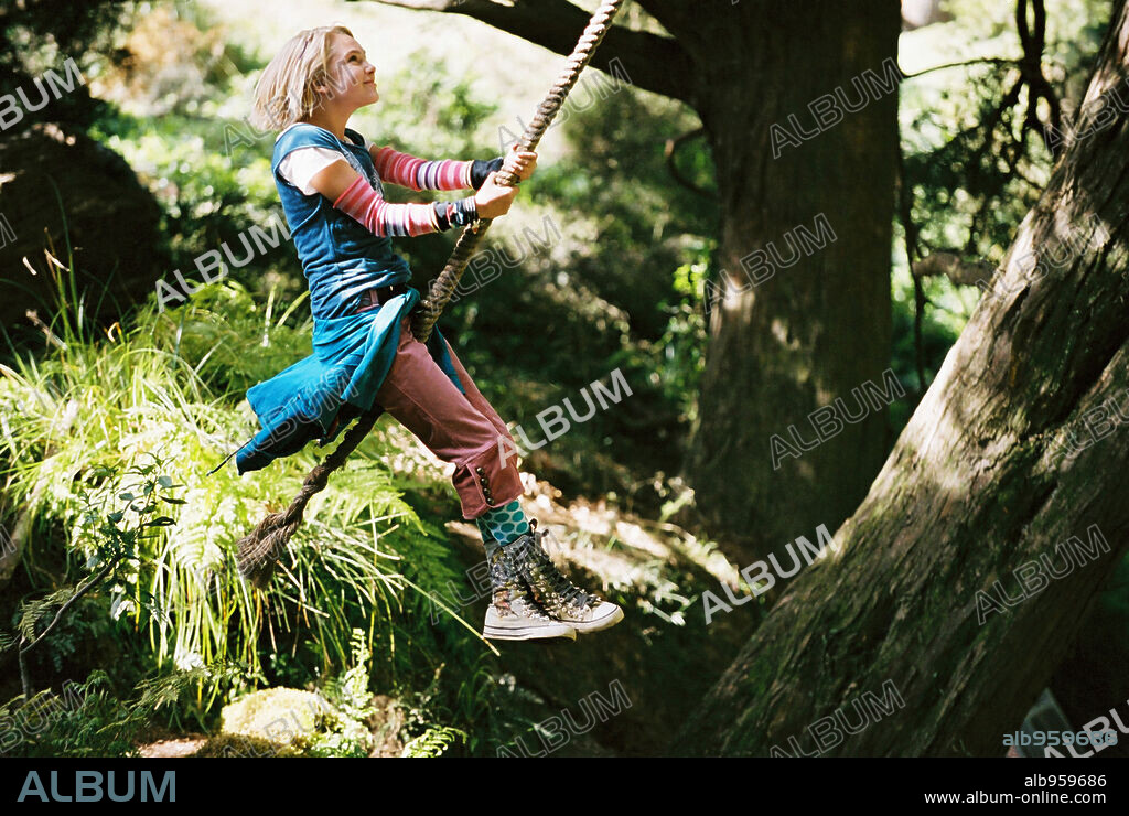 ANNASOPHIA ROBB en UN PUENTE HACIA TERABITHIA, 2007 (BRIDGE TO TERABITHIA), dirigida por GABOR CSUPO. Copyright WALT DISNEY PICTURES.