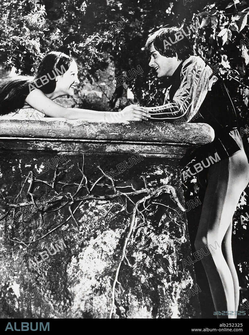 LEONARD WHITING and OLIVIA HUSSEY in ROMEO AND JULIET, 1968, directed by FRANCO ZEFFIRELLI. Copyright PARAMOUNT PICTURES.