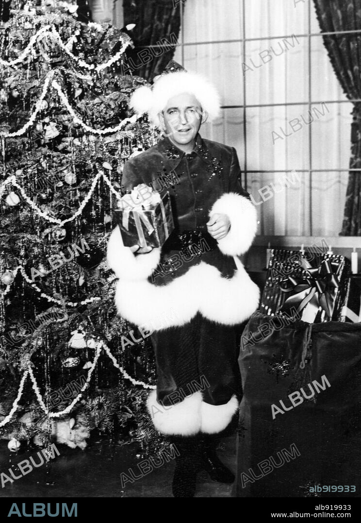 BING CROSBY en NAVIDADES BLANCAS, 1954 (WHITE CHRISTMAS), dirigida por MICHAEL CURTIZ. Copyright PARAMOUNT PICTURES.