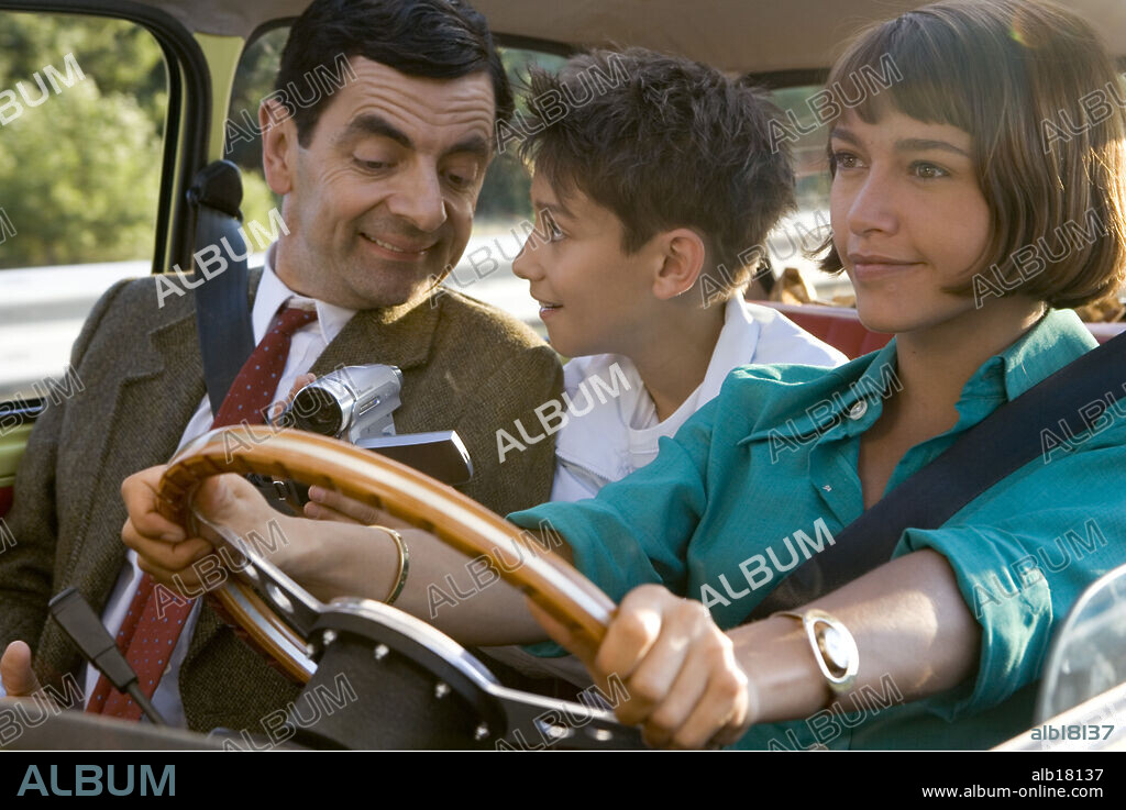 EMMA DE CAUNES, MAX BALDRY und ROWAN ATKINSON in MR. BEAN'S HOLIDAY, 2007, unter der Regie von STEVE BENDELACK. Copyright STUDIO CANAL/UNIVERSAL FOCUS/WORKING TITLE FILMS / KEYTE, GILES.