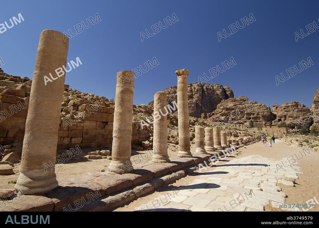 Colonnaded street, Petra, UNESCO World Heritage Site, Jordan, Middle East.