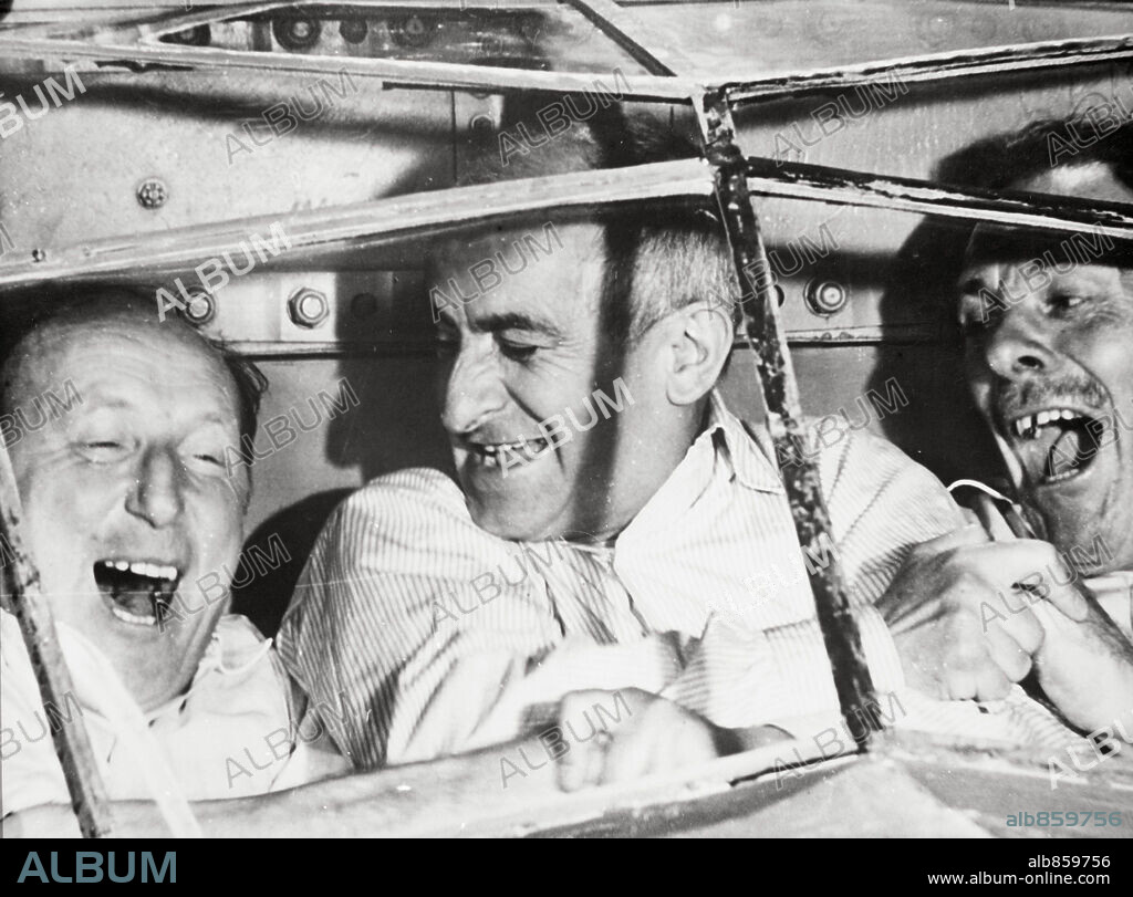 BOURVIL y LOUIS DE FUNES en LA GRAN JUERGA, 1966 (LA GRANDE VADROUILLE), dirigida por GERARD OURY. Copyright LES FILMS CORONA.
