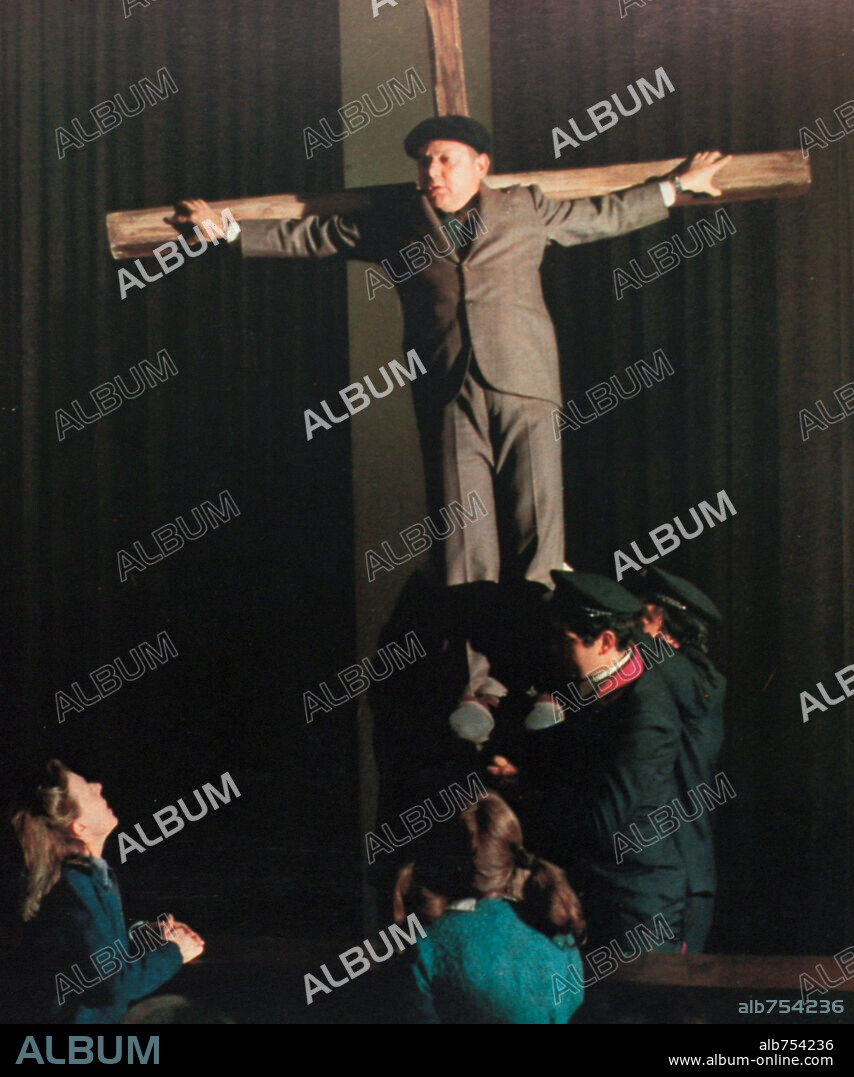 FANTOZZI, 1975, dirigida por LUCIANO SALCE.