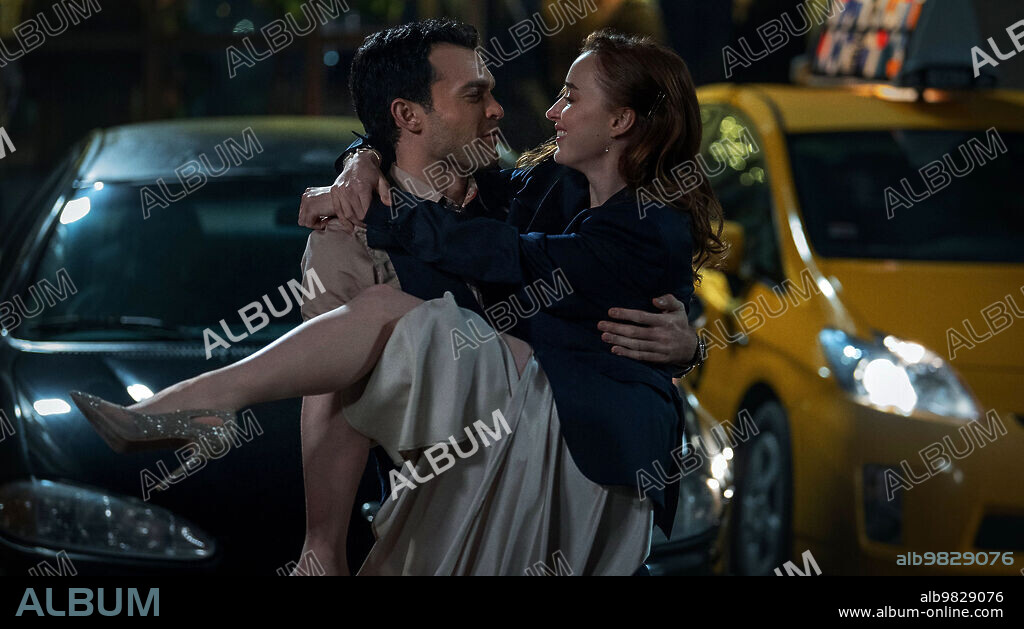 ALDEN EHRENREICH and PHOEBE DYNEVOR in FAIR PLAY, 2023, directed by CHLOE DOMONT. Copyright MRC Film.