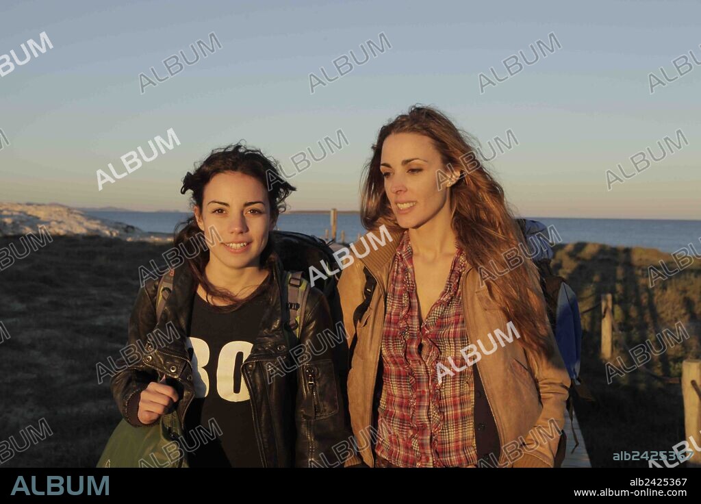 EVA GARCIA y MARTA CASTELLOTE en LA CUEVA, 2014, dirigida por ALFREDO MONTERO. Copyright Filmax internacional/Morena Films.