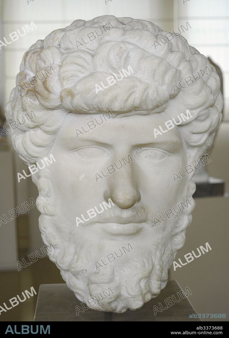 Lucio Vero Antonino (130-169). Emperador romano. Dinastía Nerva-Antonina. Busto. Siglo II. Forum de la Colonia. Tarragona. Museo Nacional Arqueológico. Tarragona, España. Lucius Verus (130-169). Roman emperor. Nerva-Antonine dyansty. Bust. 2nd century. From Colony Forum, Tarragona. National Archaeological Museum. Tarragona. Spain.