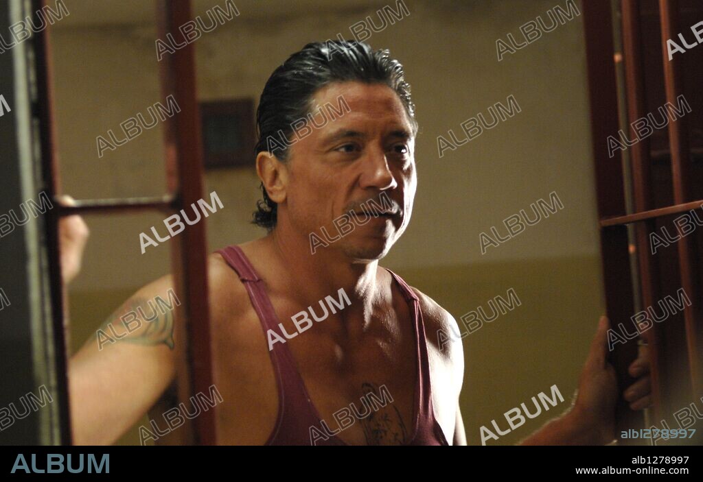 CARLOS BARDEM en CELDA 211, 2009, dirigida por DANIEL MONZON. Copyright MORENA FILMS.