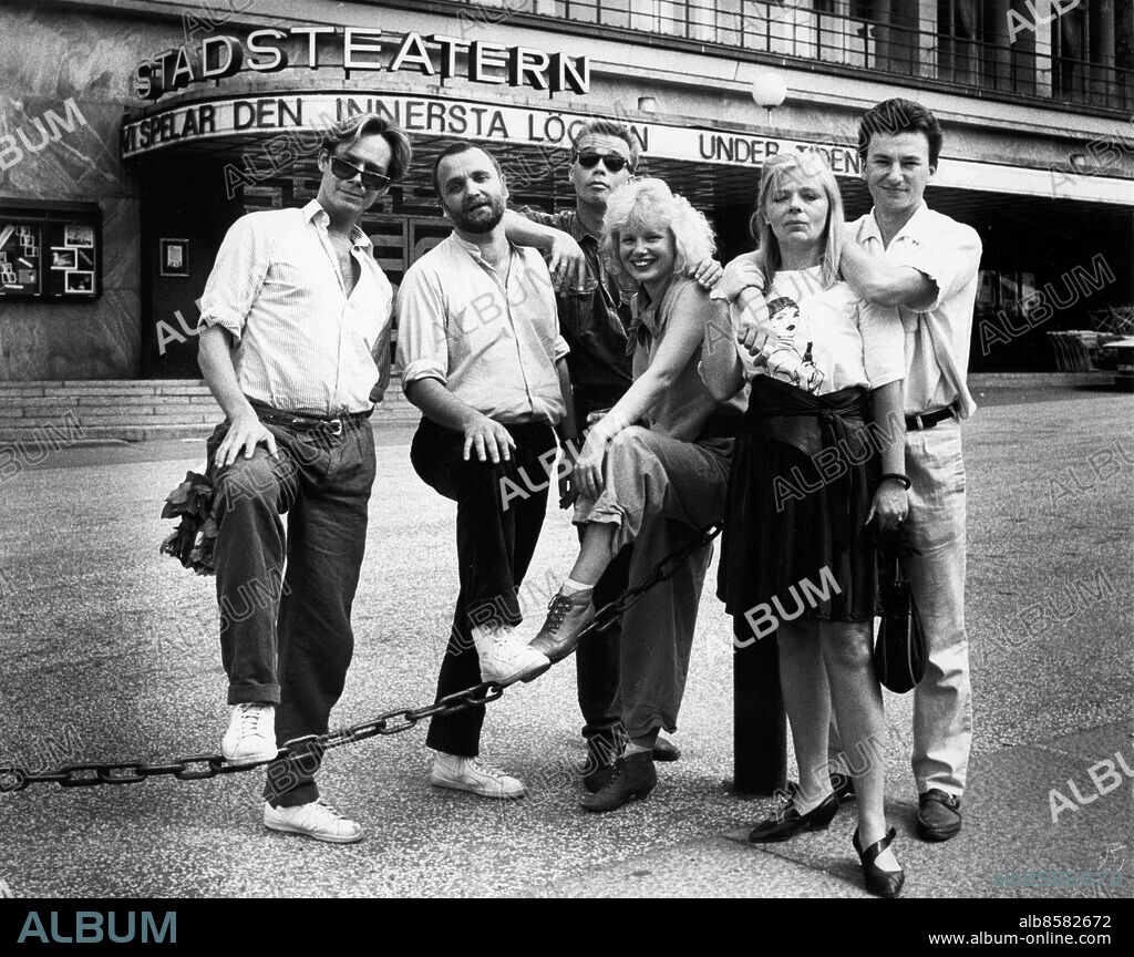 Göteborg 1988-08-25. Delar ur ensemblen i West Side Story på Stadsteater - från vänster ses Bengt Bauler, Ronny danielsson, Patrik Andersson, Cecilia Ljung, Marinella Dahlin och Anders Ekborg *** Local Caption *** GP Foto: Christer Morát. KAMERAREPORTAGE.