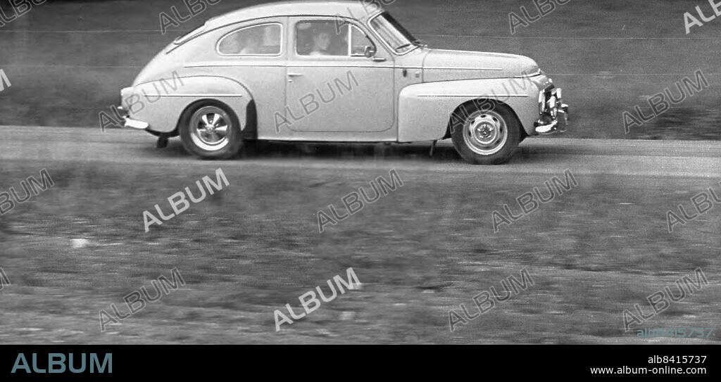 Stockholm 1984-06-21. Volvo PV. Ett 60-tal PV-bilar var med i PV-klubbens rally i Upplands Väsby i lördags. Segrade gjorde Sune Torsmark från Fjärdhundra i en PV 444 DS 1953. Foto: Fredrik Funck / DN / TT / Kod: 141. ** SvD OUT **.