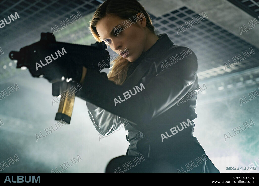 SOPHIE COOKSON in INFINITE, 2021, directed by ANTOINE FUQUA. Copyright Di Bonaventura Pictures / Paramount Pictures.