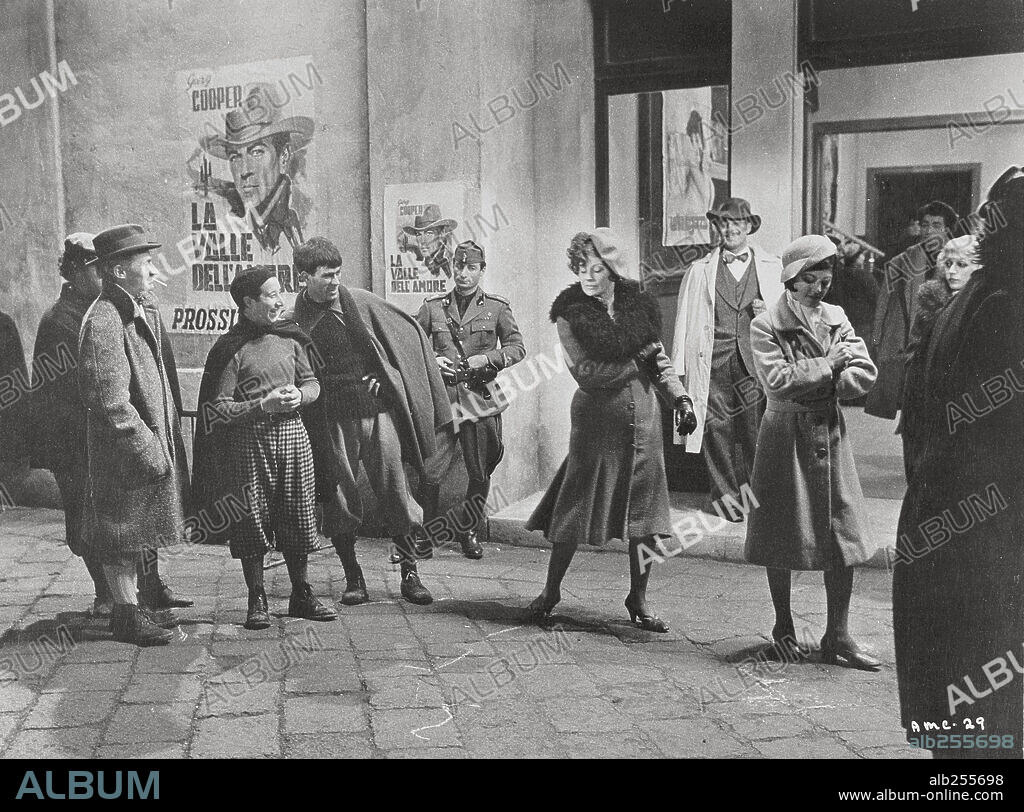 AMARCORD, 1973, directed by FEDERICO FELLINI. Copyright F.C. ROME/P.E.C.F.PARIS.