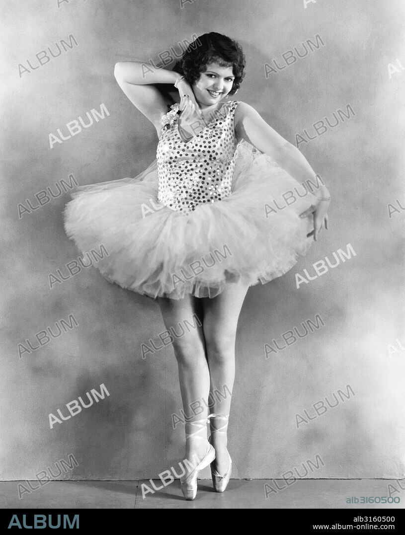 starr-actress-60-photos-moonagedaydream-film