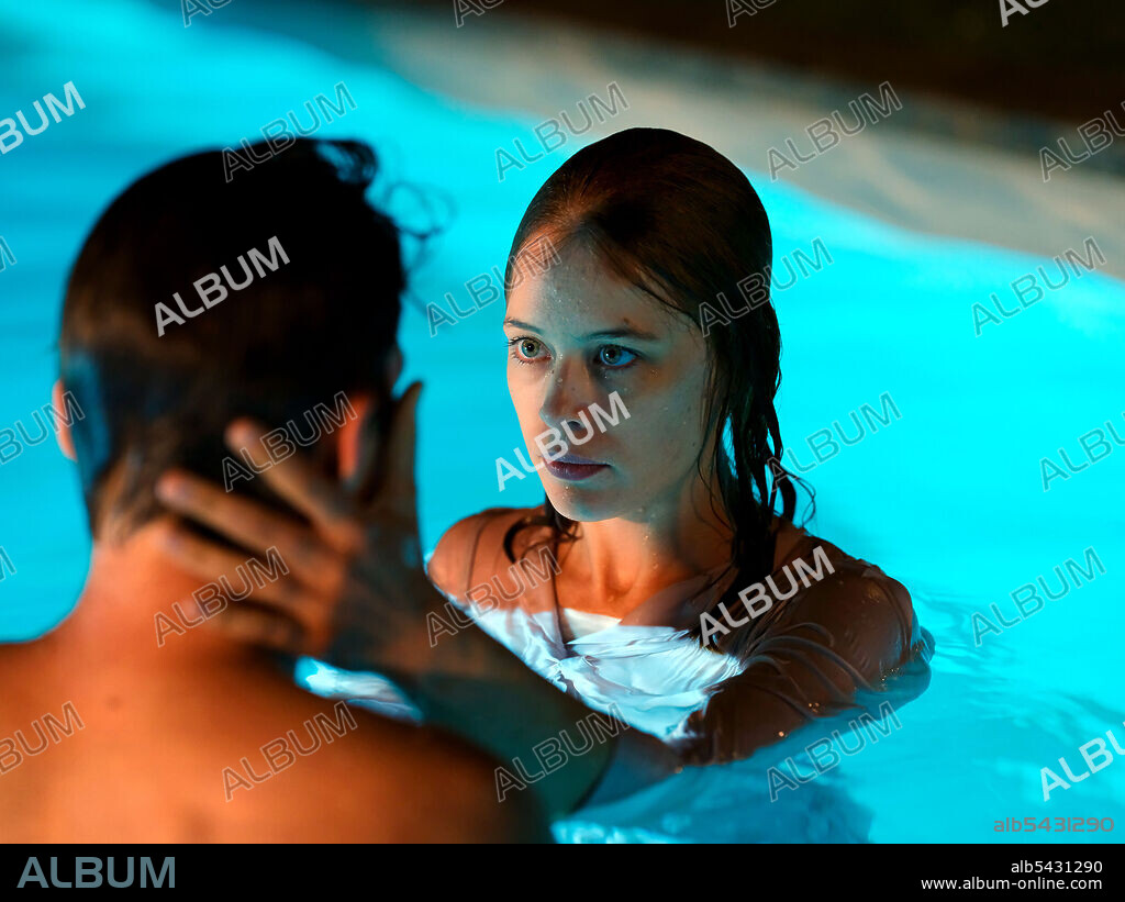 PAULA BEER dans ONDINE, 2020 (UNDINE), réalisé par CHRISTIAN PETZOLD. Copyright SCHRAMM FILM.