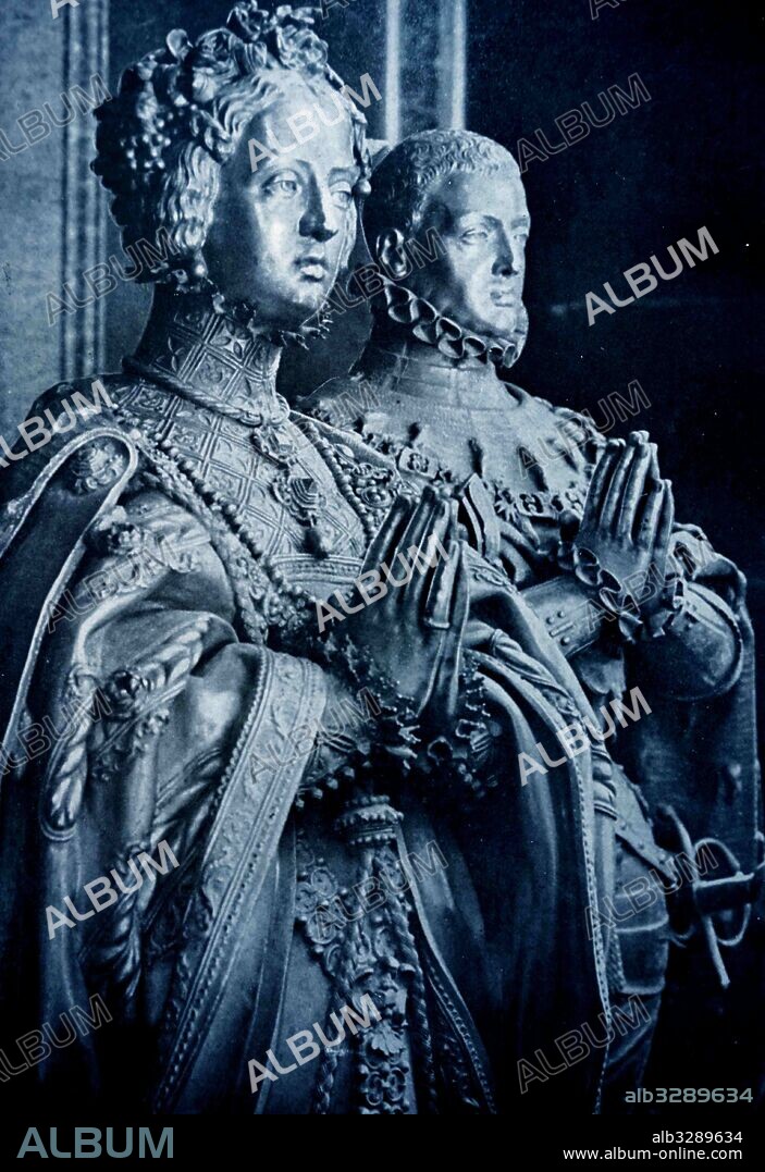 Statue of Queen Consort, Anne of Austria and King Louis XIII of France. Dated 17th Century.