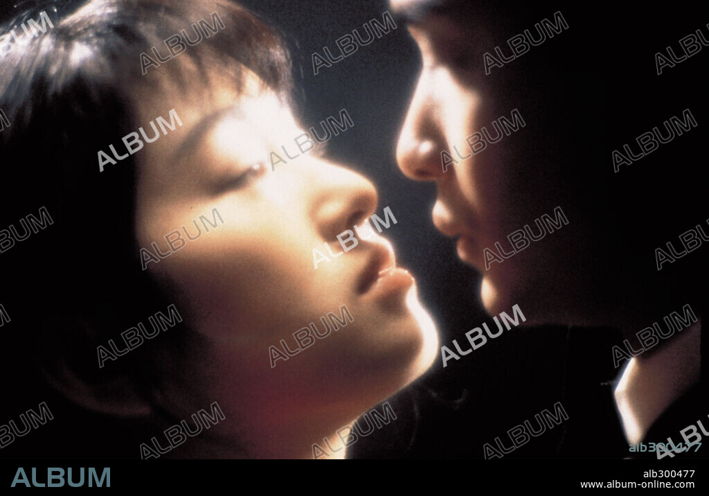TEMPTRESS MOON, 1996 (FENG YUE), directed by CHEN KAIGE. Copyright SHANGAI FILM STUDIO.