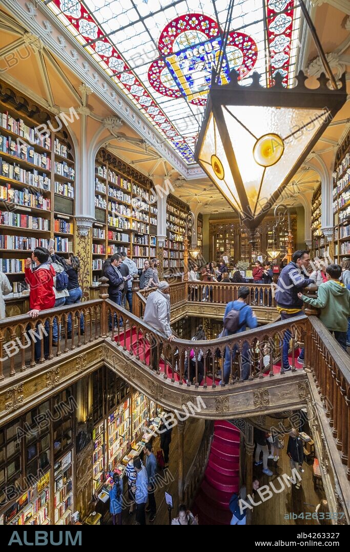 Librería Lello (Livraria Lello), también conocida como Librería Lello e Irmão (Livraria Lello e Irmão) o Librería Chardron, Oporto, Portugal.
