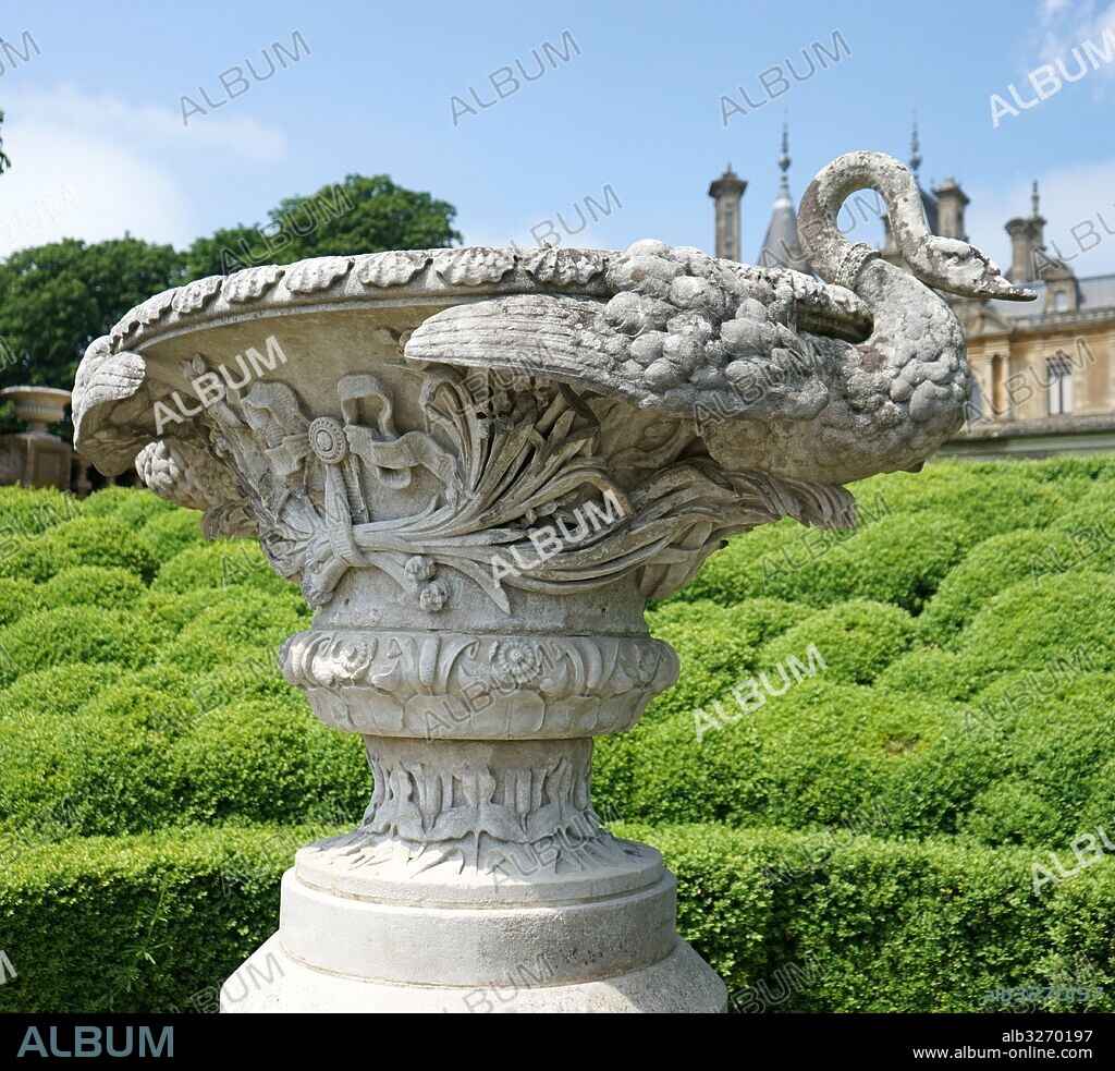 Fountain within the gardens of Waddesdon Manor, a country house in the village of Waddesdon. Built in the Neo-Renaissance style of a French chateau for the Rothschild Family. Dated 21st Century.