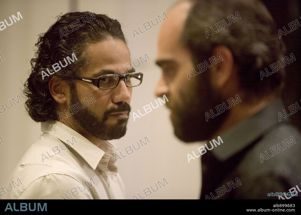 JOHN ORTIZ y LUIS TOSAR en CORRUPCIÓN EN MIAMI, 2006 (MIAMI VICE), dirigida por MICHAEL MANN. Copyright UNIVERSAL PICTURES / CONNOR, FRANK.